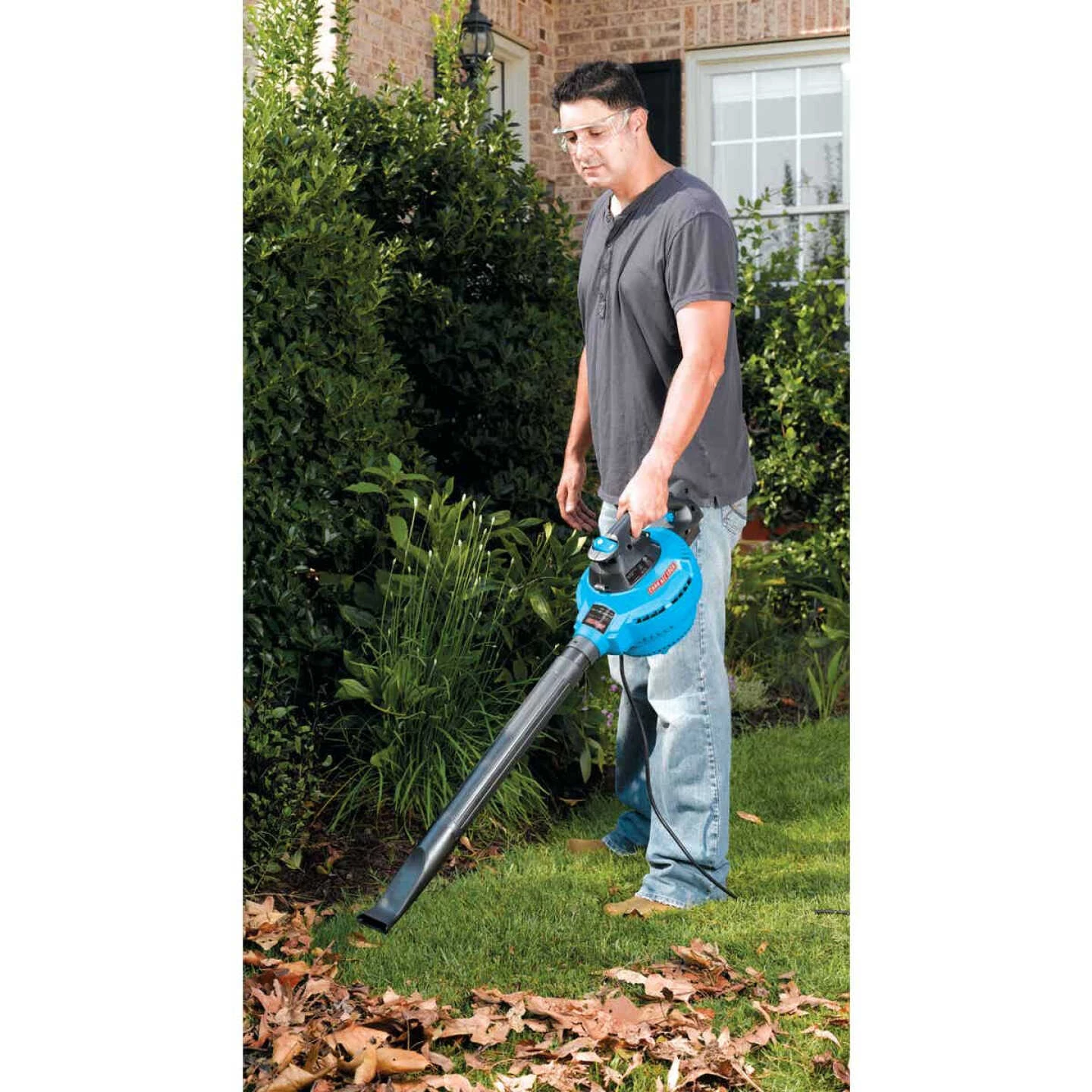 Channellock 12 Gal. 5.0-Peak HP Wet/Dry Vacuum With Blower 5 Channellock 12 Gal. 5.0-Peak HP Wet/Dry Vacuum With Blower - Image 3